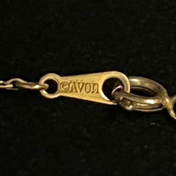 Delicate Avon Necklace - Picture 5 of 7